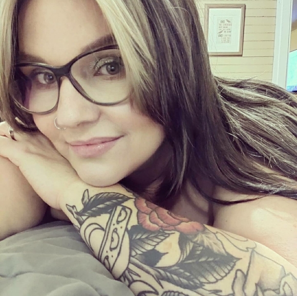 Meet your Posher, Julie - Picture 1 of 1